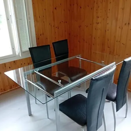 Tilava Yksioe Suurella Puutarhalla *
