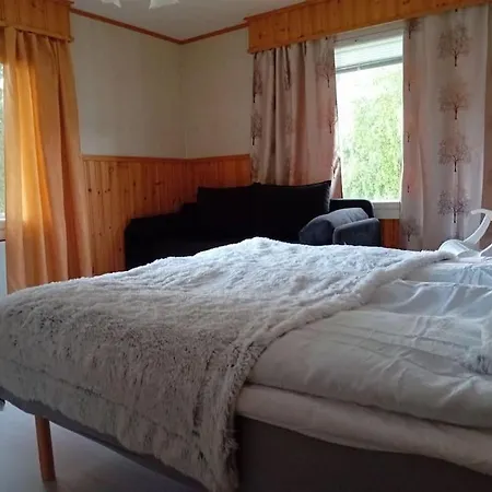Tilava Yksioe Suurella Puutarhalla